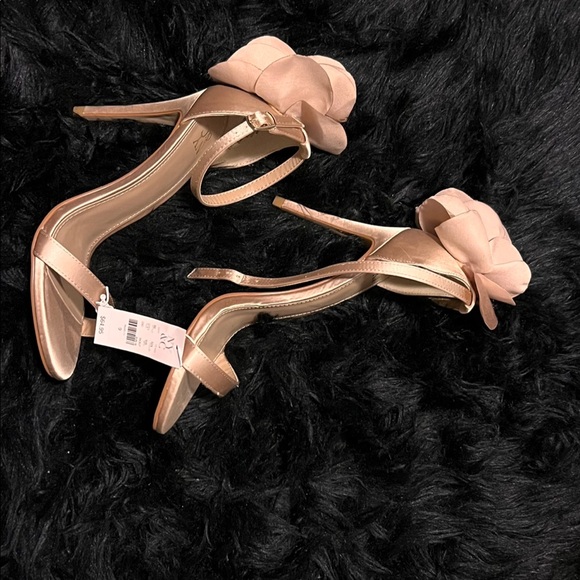 New York & Company, champagne colored heels with flowers on the back. - Picture 4 of 5